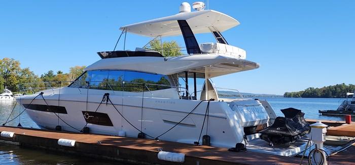 2016 Prestige 560 Flybridge Hardtop FLY Yachts