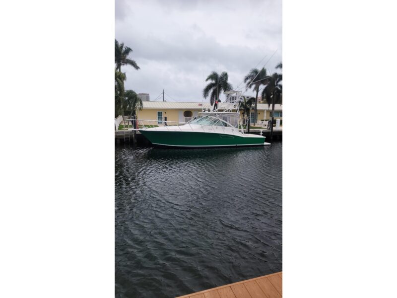 2004 Cabo 40 Express