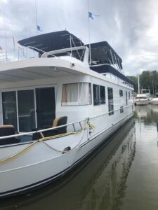 2007 Monticello 70 River Yacht salon seating area with interior furnishings and main deck living space