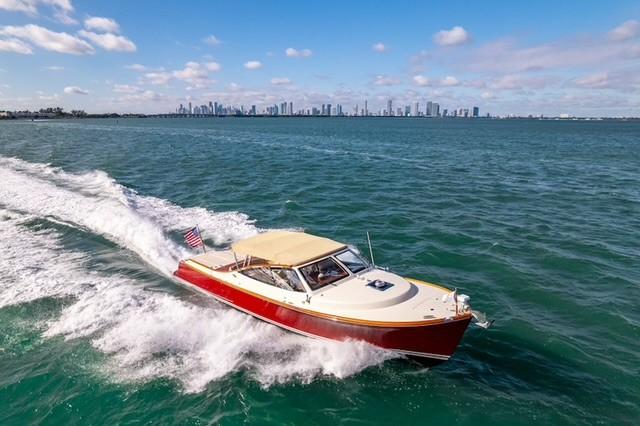 2009 Hinckley Talaria 38R