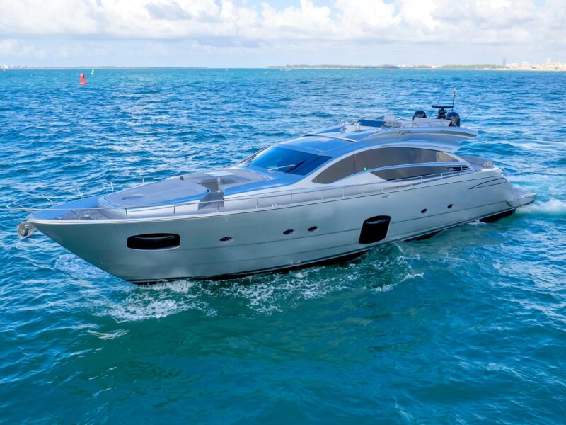 2013 Pershing 82
