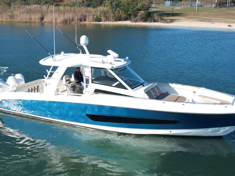 2017 Boston Whaler 420 Outrage
