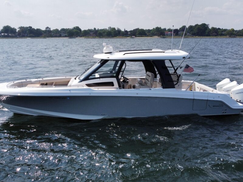 2022 Boston Whaler 350 Realm