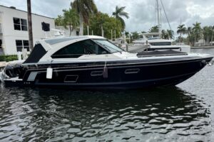 Bow seating and anchor locker on 2023 Formula 400 Super Sport Crossover with forward cabin access.