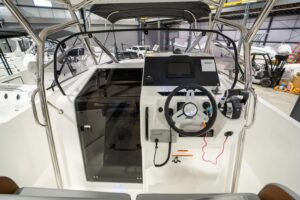 Beneteau Flyer 9 SPACEdeck helm station with dual Garmin displays and helm seating in center console layout.