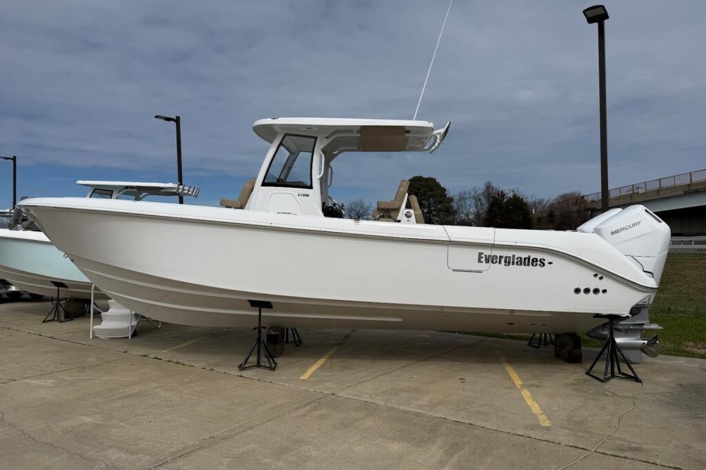 2026 Everglades 315 Center Console