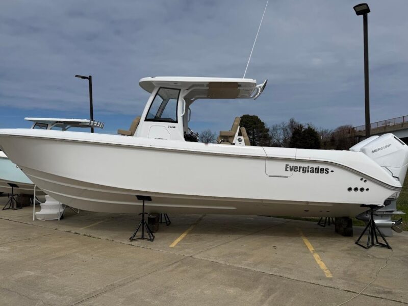 2026 Everglades 315 Center Console