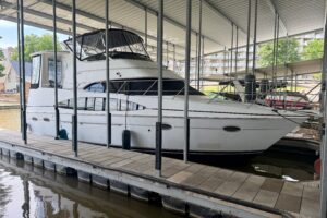 2000 Carver 396 Motor Yacht for sale - photo 2