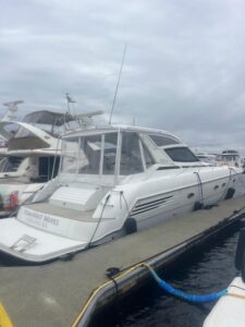 2000 Carver 404 Cockpit Motor Yacht for sale - photo 3