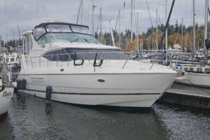 2000 Cruisers Yachts 4450 Express Motoryacht for sale