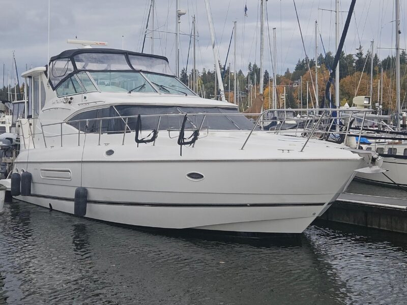 2000 Cruisers Yachts 4450 Express Motoryacht
