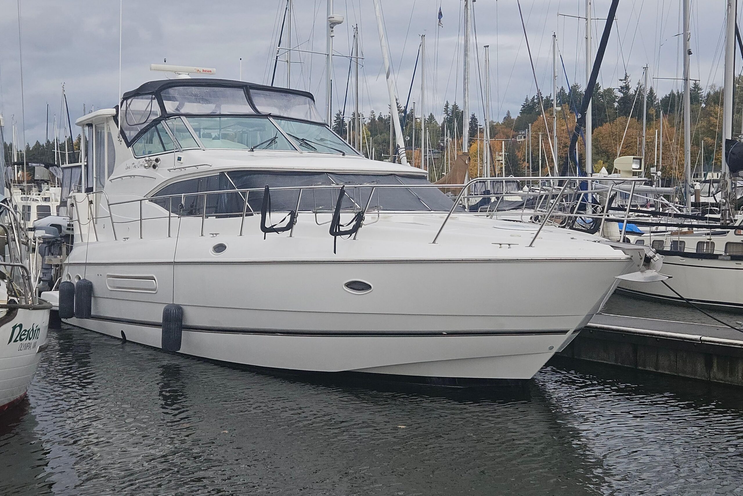 2000 Cruisers Yachts 4450 Express Motoryacht for sale