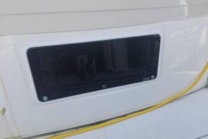 2000 Cruisers Yachts 4450 Express Motoryacht for sale - photo 2