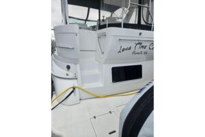 2000 Cruisers Yachts 4450 Express Motoryacht for sale - photo 3