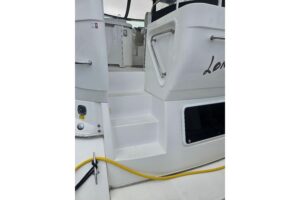 2000 Cruisers Yachts 4450 Express Motoryacht for sale - photo 4