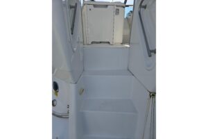 2000 Cruisers Yachts 4450 Express Motoryacht for sale - photo 6