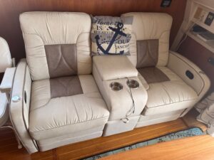 2000 Mainship 390 Trawler for sale - photo 8