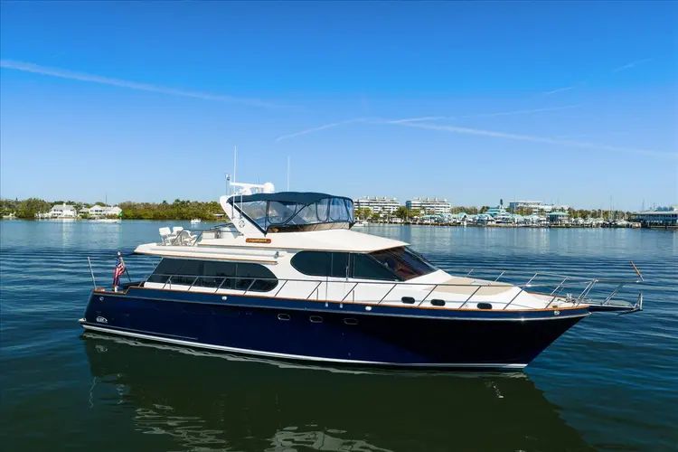 2000 Ocean Alexander Pilot House