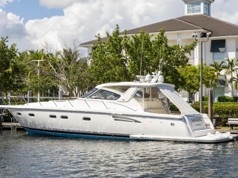 2000 Tiara Yachts 5200 Express