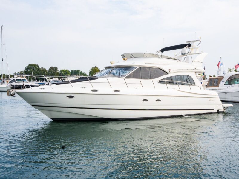 2001 Cruisers Yachts 5000 Sedan Sport