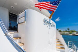 2001 Intermarine Raised Pilothouse for sale - photo 4