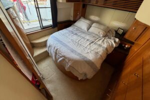 2002 Carver 444 Cockpit Motor Yacht for sale - photo 3