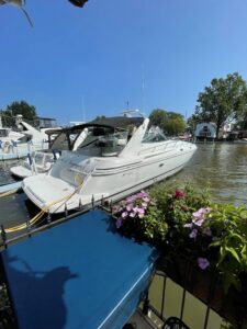 2002 Cruisers Yachts 4270 Express for sale