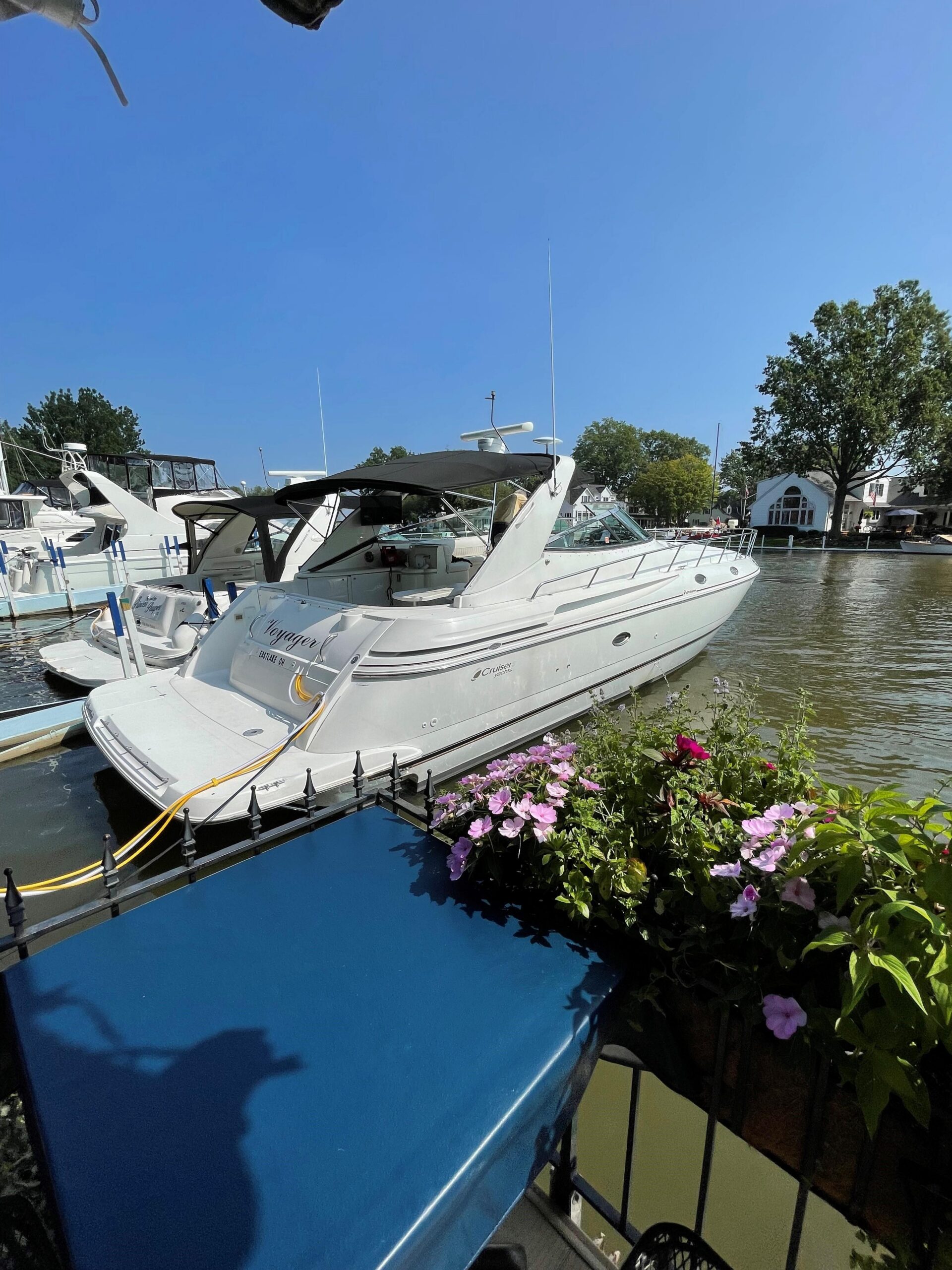 2002 Cruisers Yachts 4270 Express for sale