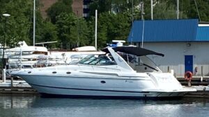 2002 Cruisers Yachts 4270 Express for sale - photo 2