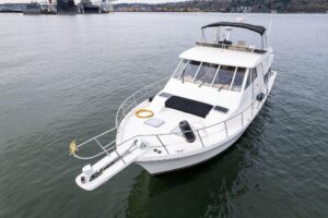 2003 Meridian 490 Pilothouse for sale - photo 2