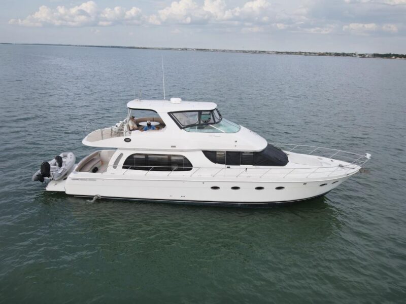 2004 Carver 560 Voyager