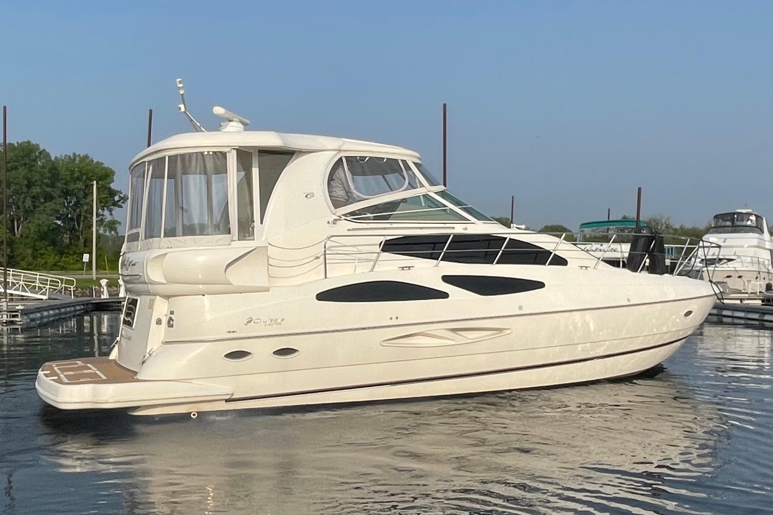 2004 Cruisers Yachts 455 Express Motoryacht for sale