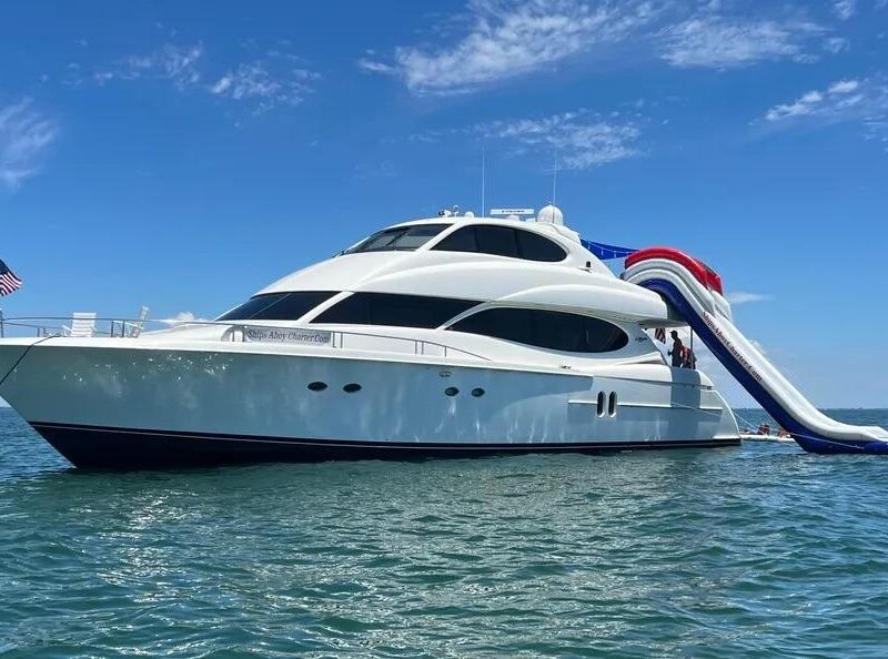 2004 Lazzara SC Motor Yacht