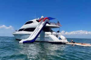 2004 Lazzara SC Motor Yacht for sale - photo 2