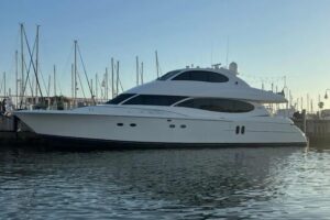 2004 Lazzara SC Motor Yacht for sale - photo 3