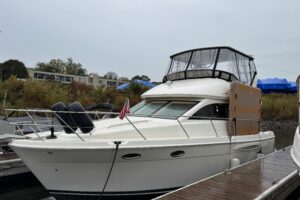 2004 Meridian 381 Sedan for sale - photo 2