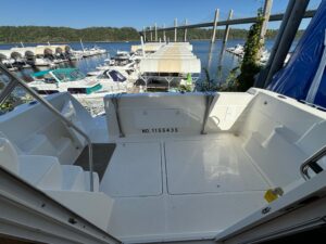 2004 Meridian 381 Sedan for sale - photo 4