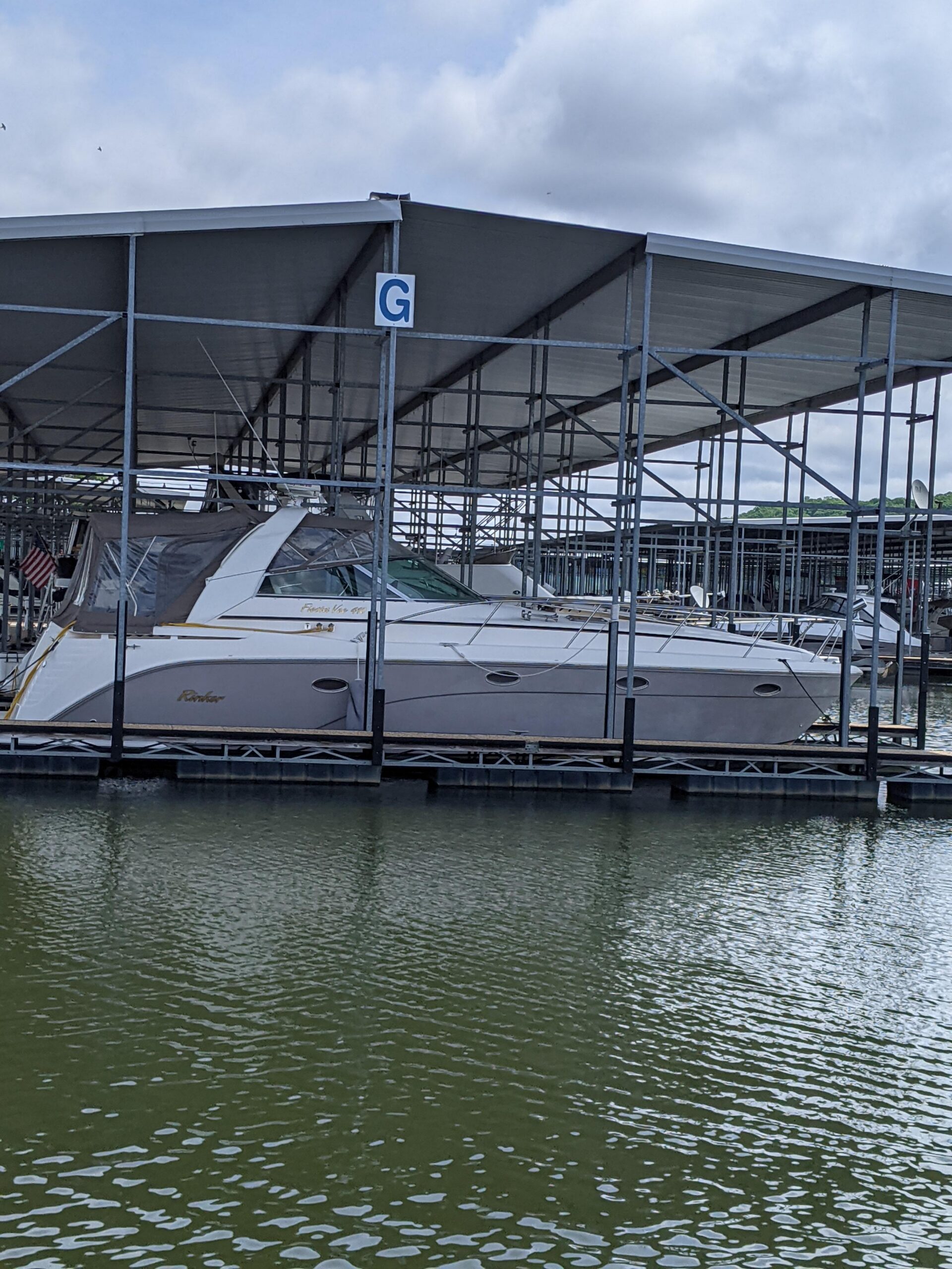 2004 Rinker Fiesta Vee 410 for sale