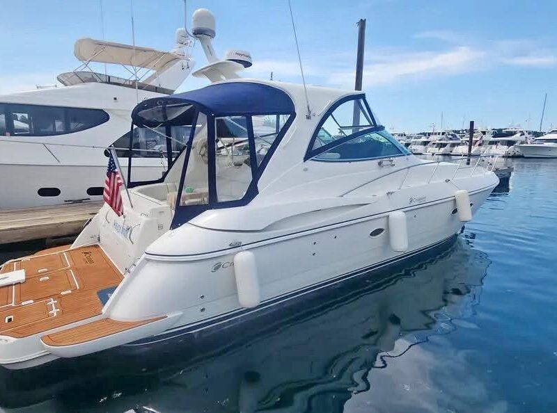 2005 Cruisers Yachts 440 Express