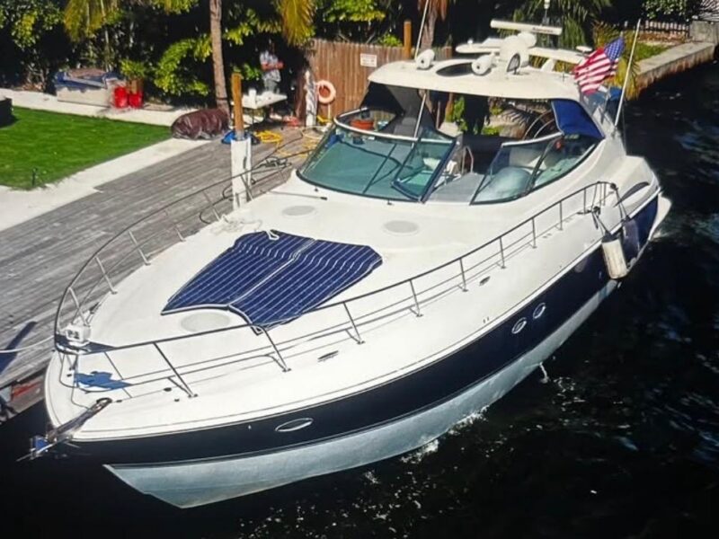 2005 Cruisers Yachts 500 Express