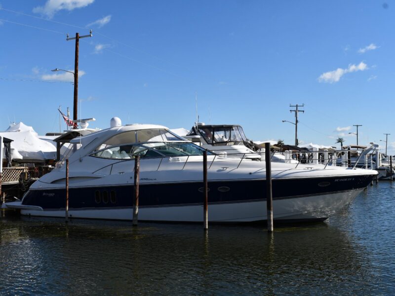 2005 Cruisers Yachts 500 Express