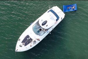 2005 Cruisers Yachts 500 Express for sale - photo 2