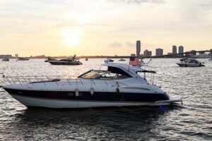 2005 Cruisers Yachts 500 Express for sale - photo 8