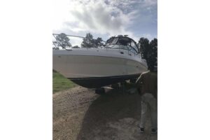 Bow seating and forward cabin entry on 2005 Sea Ray 340 Sundancer, 37.5-foot sundancer yacht.