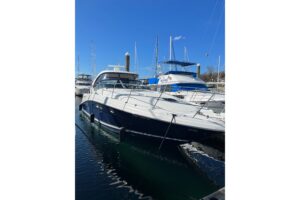 2005 Sea Ray 390 Express Cruiser for sale - photo 3
