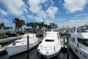 2005 Sea Ray 390 Motor Yacht for sale - photo 2