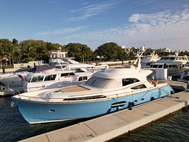 2006 Mochi Craft Dolphin