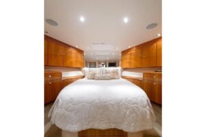 2007 Hatteras 68 Convertible for sale - photo 3