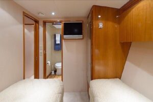 2007 Hatteras 68 Convertible for sale - photo 4
