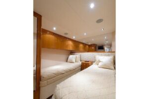 2007 Hatteras 68 Convertible for sale - photo 7